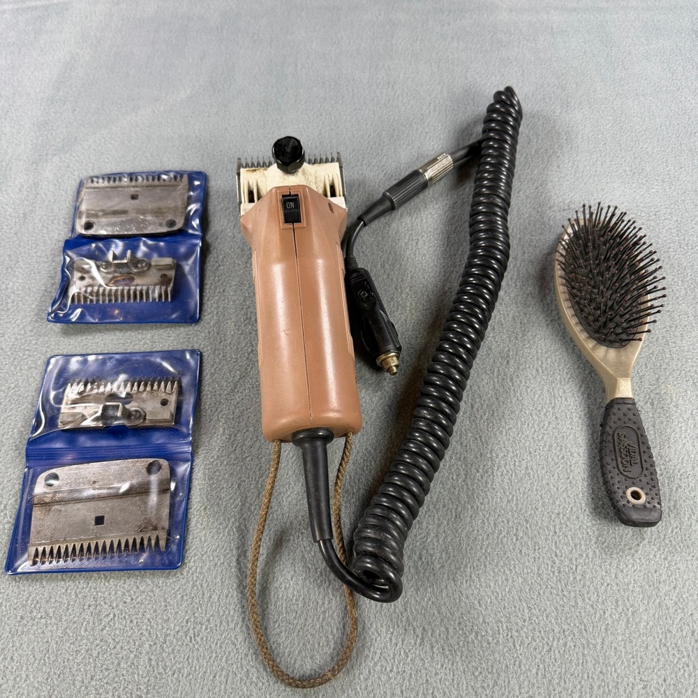 Lister Shearing Showman 12V Livestock Clippers Shearing Kit with Blades & Brush